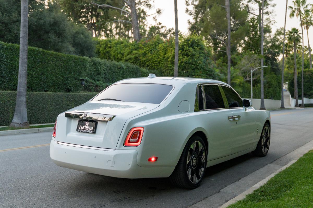 Rolls-Royce Phantom Series II Rental in Los Angeles Thumbnail 