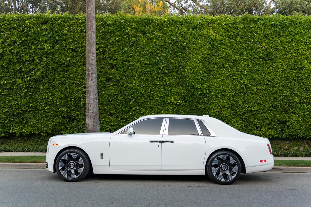 Rolls-Royce Phantom Series II Rental in Los Angeles Thumbnail 