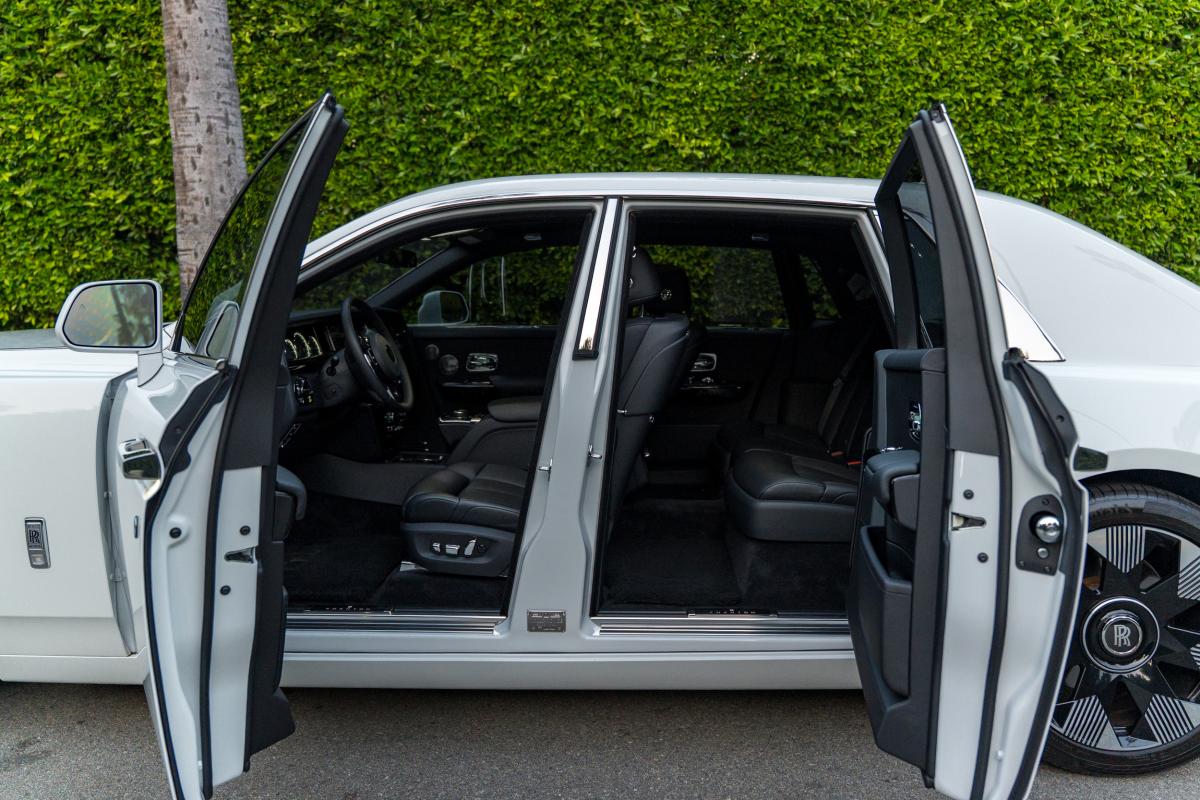 Rolls-Royce Phantom Series II Rental in Los Angeles Thumbnail 