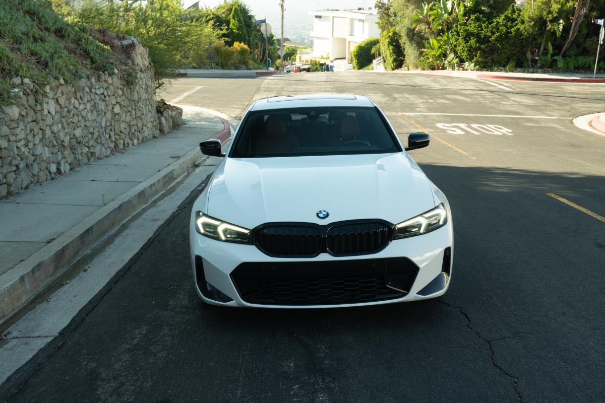 BMW 330i Rental in Los Angeles Thumbnail 