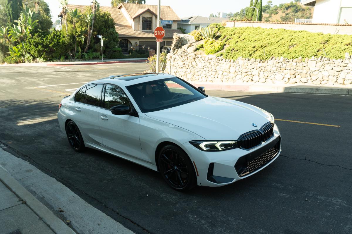 BMW 330i Rental in Los Angeles Thumbnail 