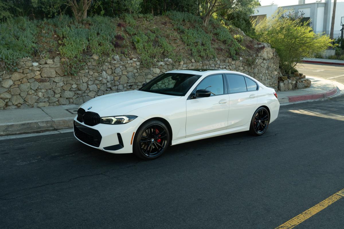 BMW 330i Rental in Los Angeles Thumbnail 