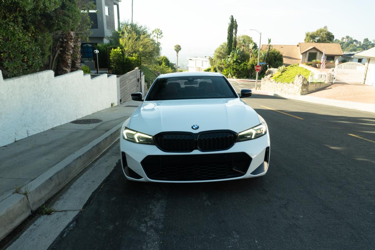 BMW 330i Rental in Los Angeles Thumbnail 