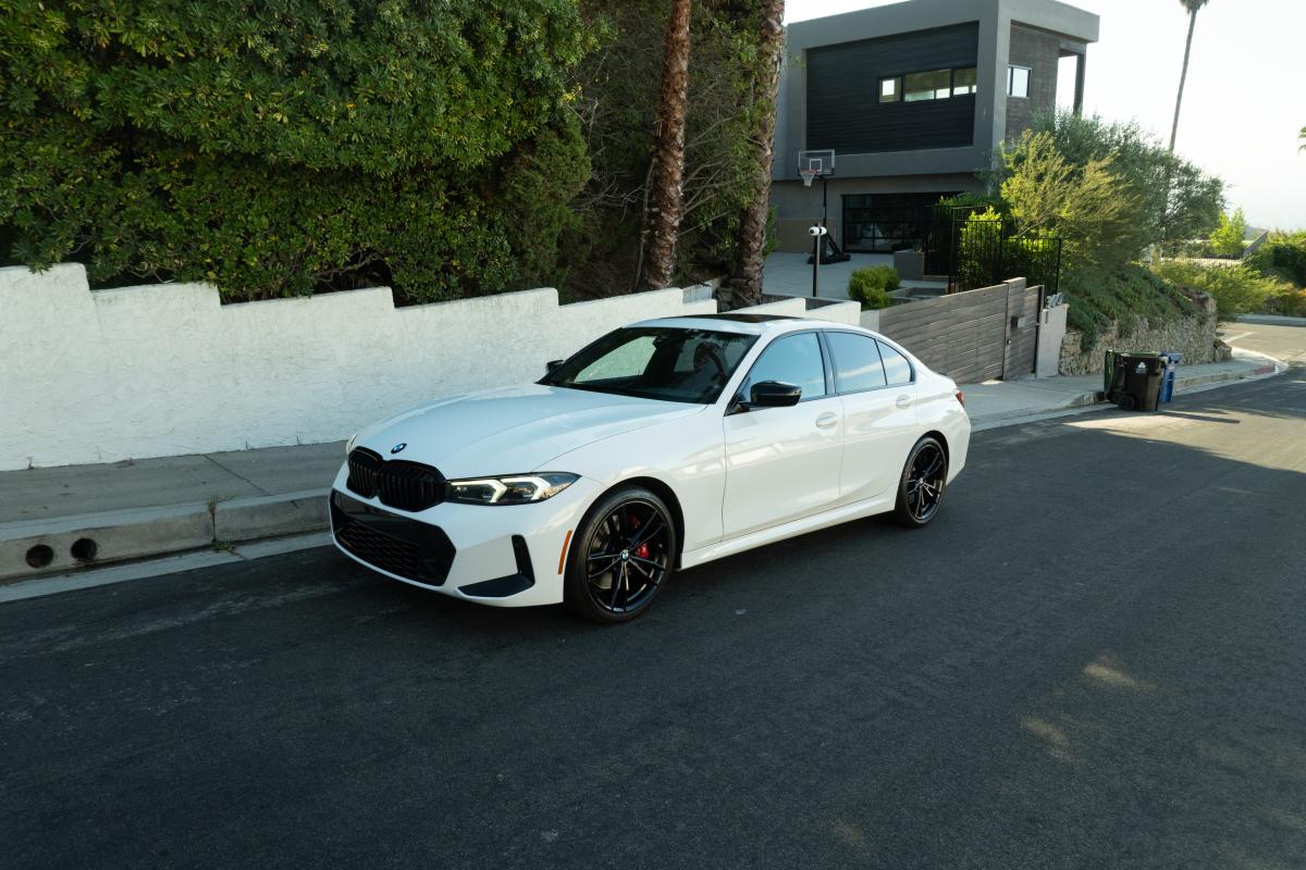 BMW 330i Rental in Los Angeles Thumbnail 