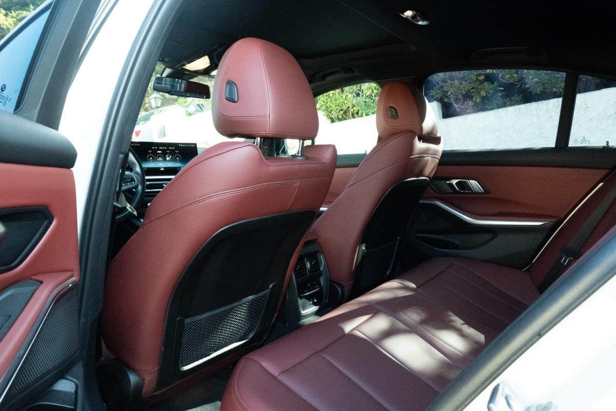 BMW 330i Rental in Los Angeles Thumbnail 