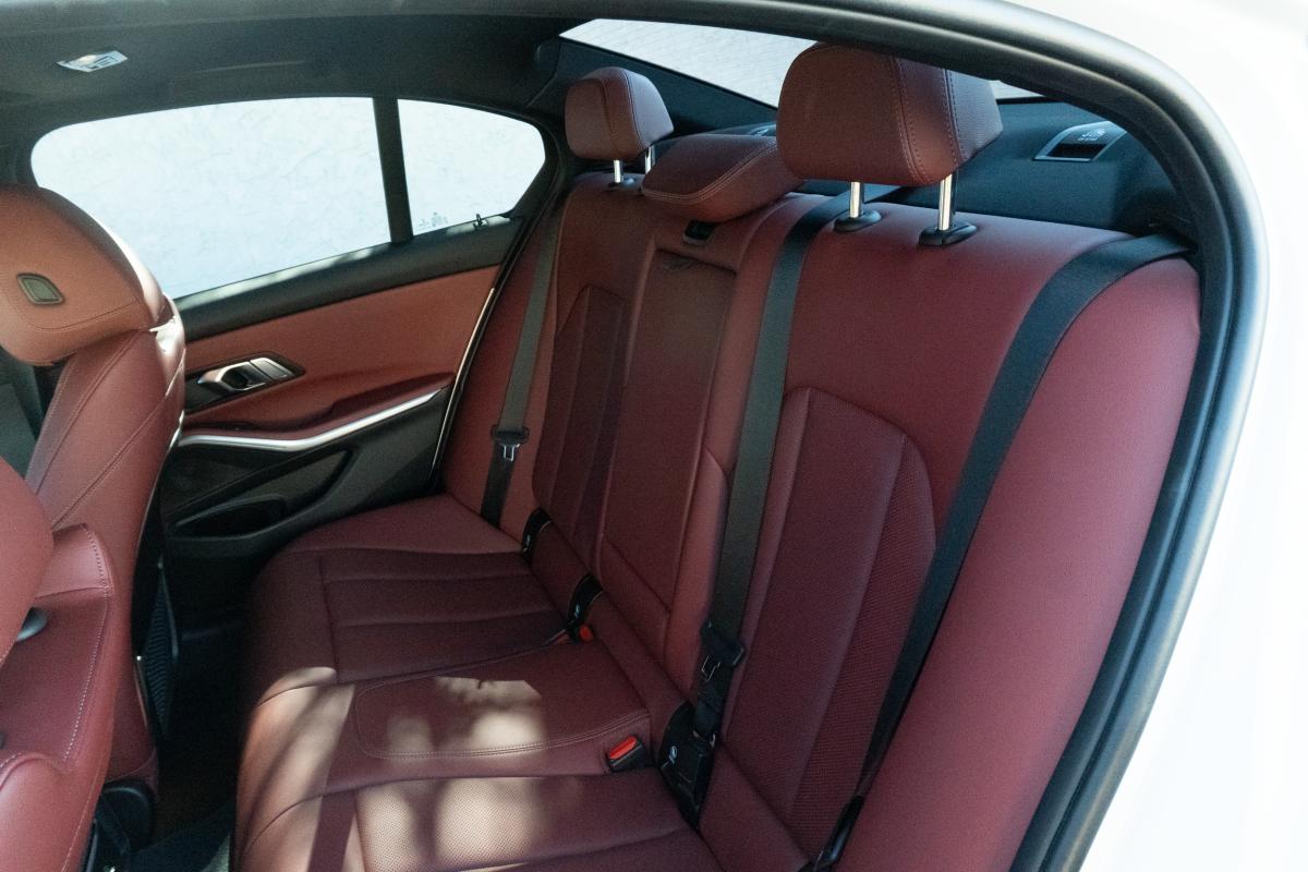 BMW 330i Rental in Los Angeles Thumbnail 