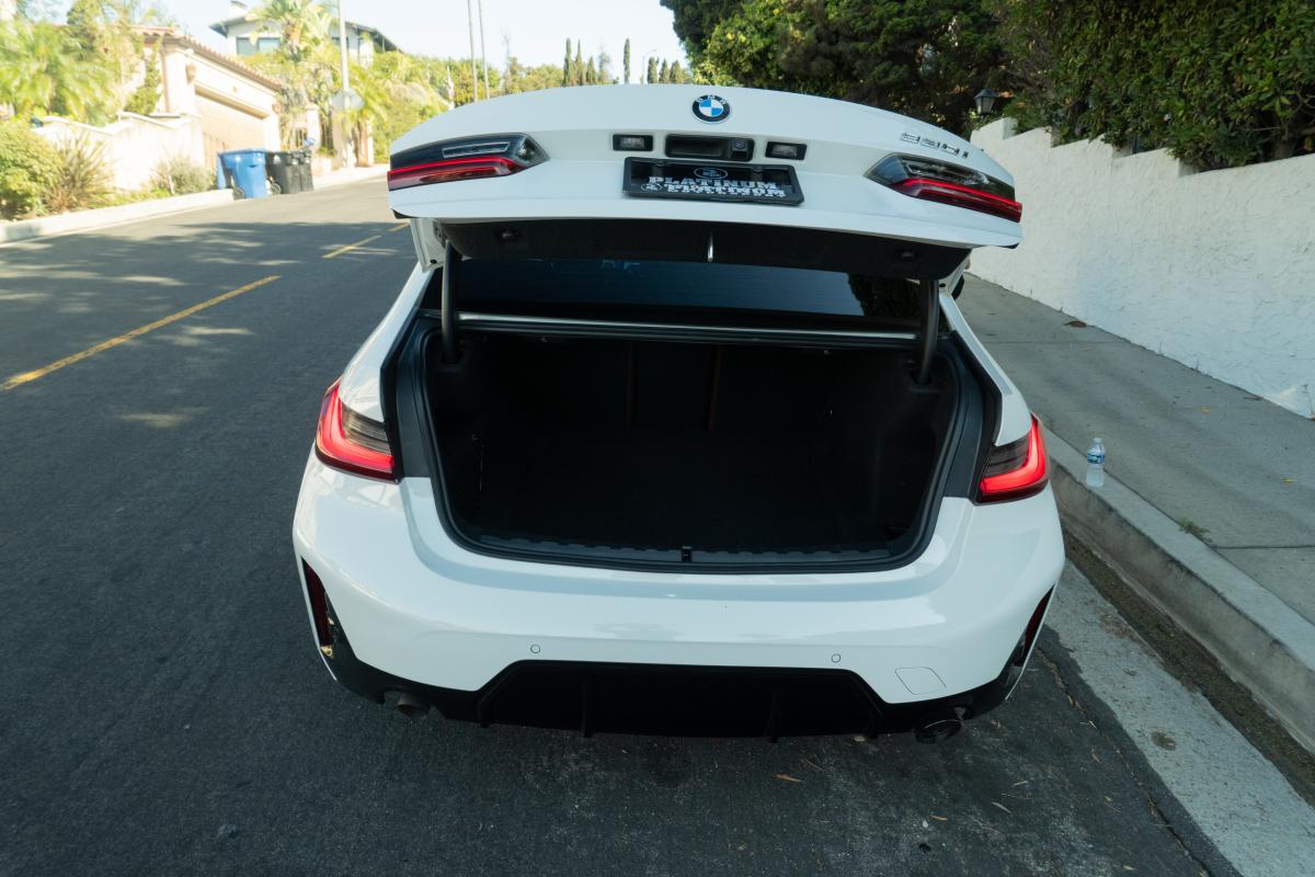 BMW 330i Rental in Los Angeles Thumbnail 