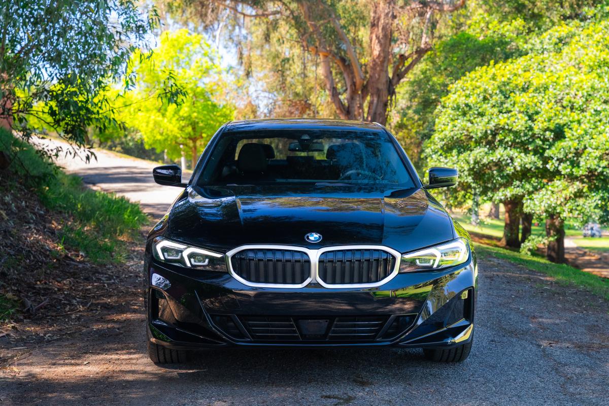 BMW 330i Rental in Los Angeles Thumbnail 