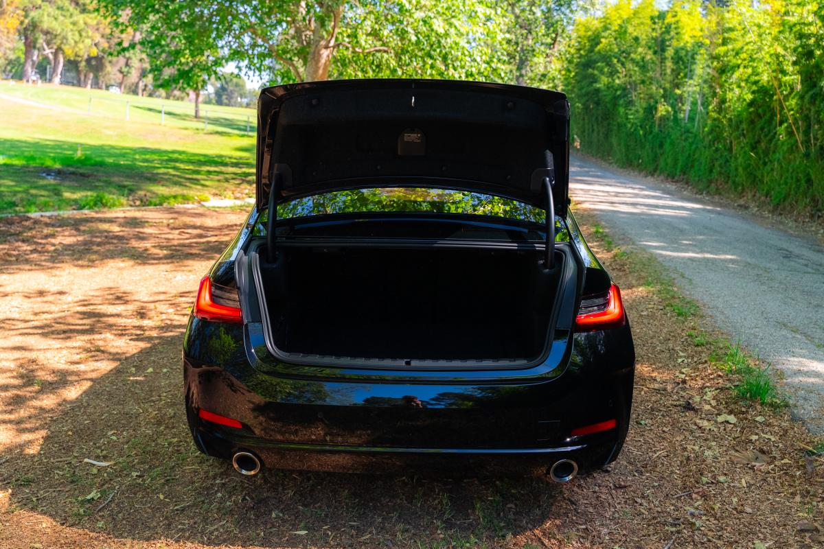 BMW 330i Rental in Los Angeles Thumbnail 