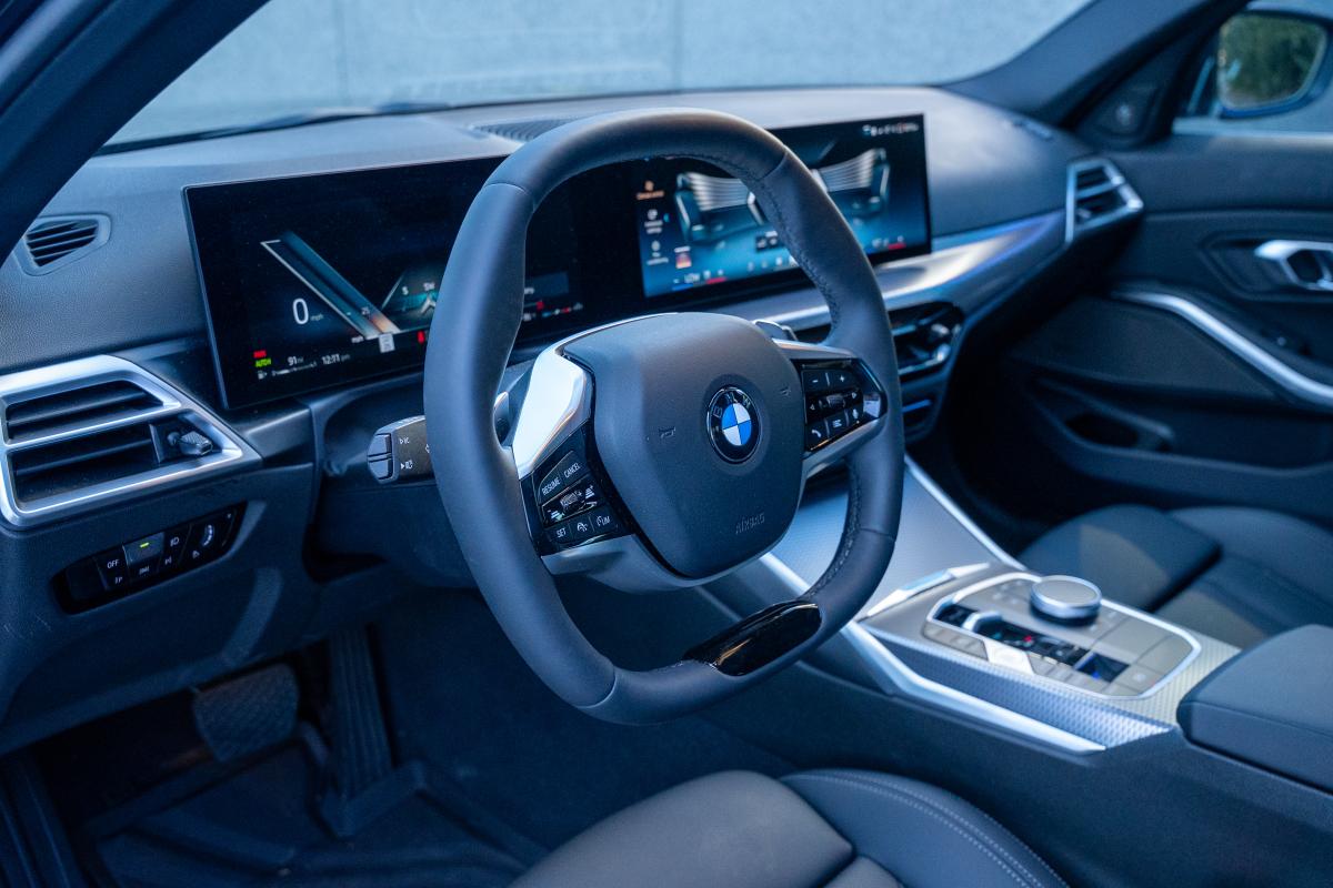 BMW 330i Rental in Los Angeles Thumbnail 