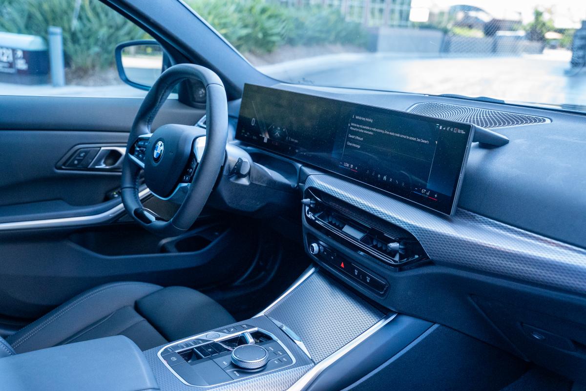 BMW 330i Rental in Los Angeles Thumbnail 