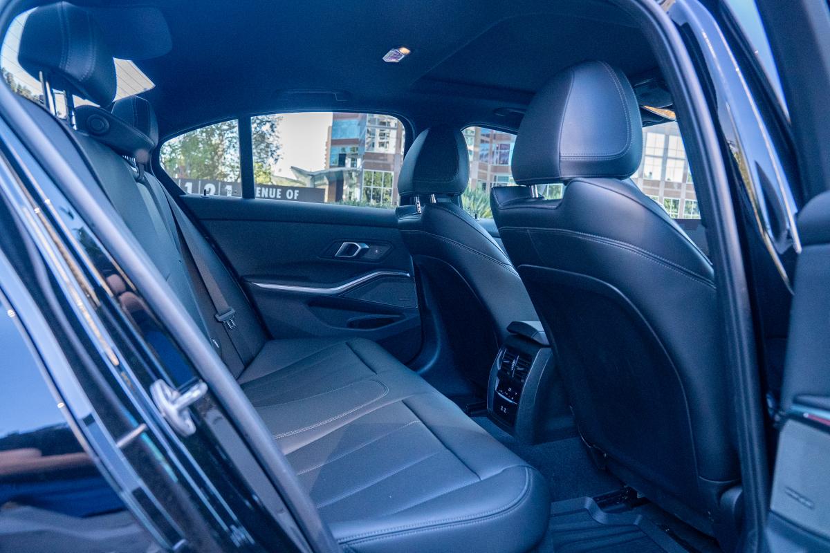 BMW 330i Rental in Los Angeles Thumbnail 