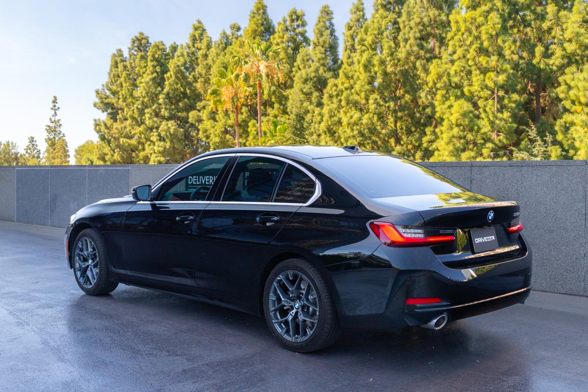 BMW 330i Rental in Los Angeles Thumbnail 
