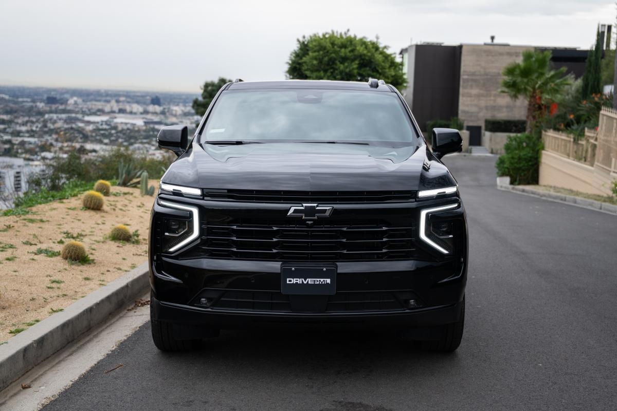Chevrolet Suburban Rental in Los Angeles Thumbnail 