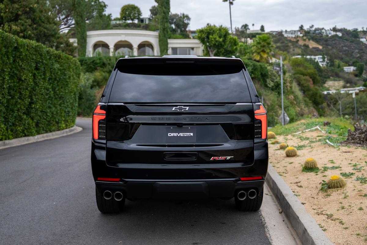 Chevrolet Suburban Rental in Los Angeles Thumbnail 