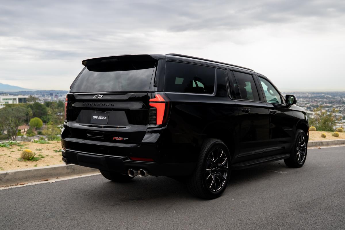 Chevrolet Suburban Rental in Los Angeles Thumbnail 