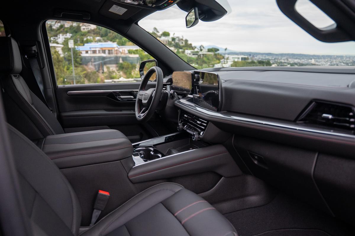 Chevrolet Suburban Rental in Los Angeles Thumbnail 