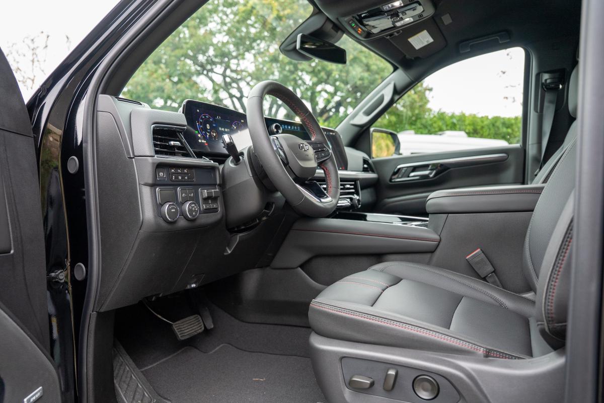 Chevrolet Suburban Rental in Los Angeles Thumbnail 