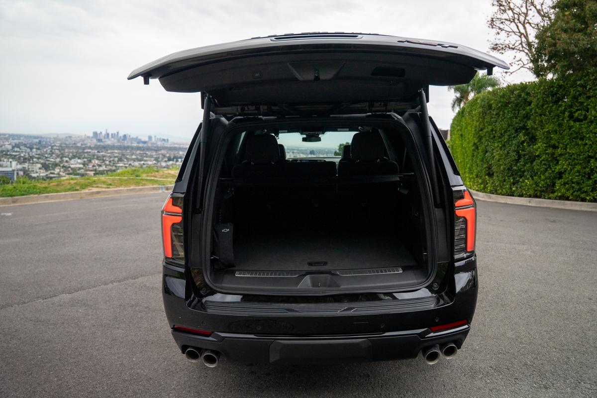 Chevrolet Suburban Rental in Los Angeles Thumbnail 