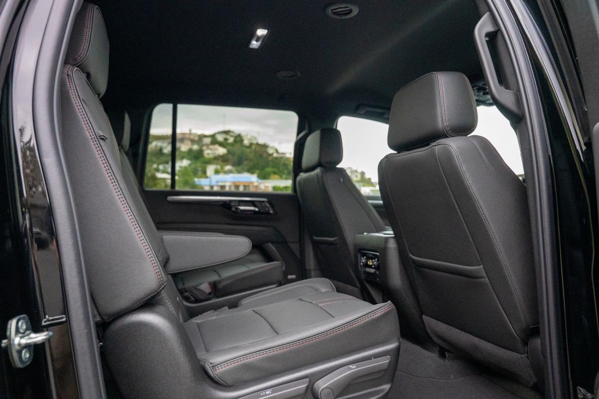 Chevrolet Suburban Rental in Los Angeles Thumbnail 