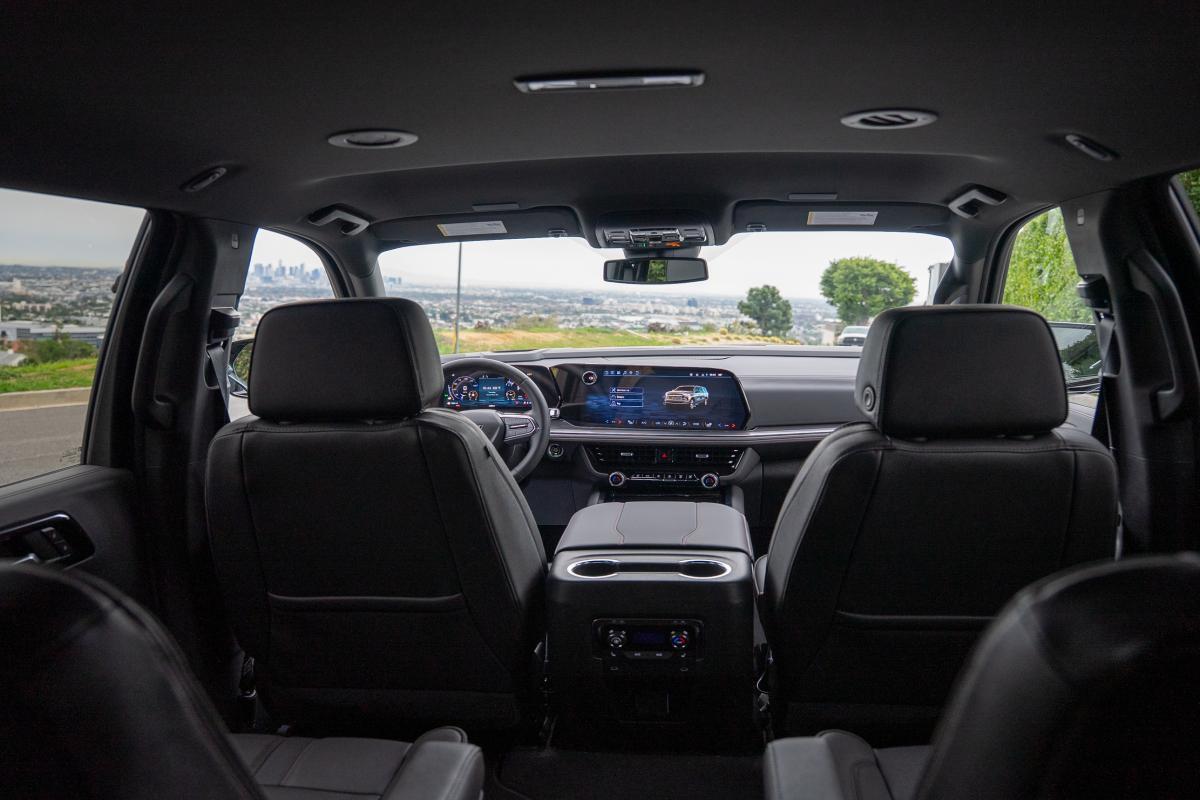 Chevrolet Suburban Rental in Los Angeles Thumbnail 