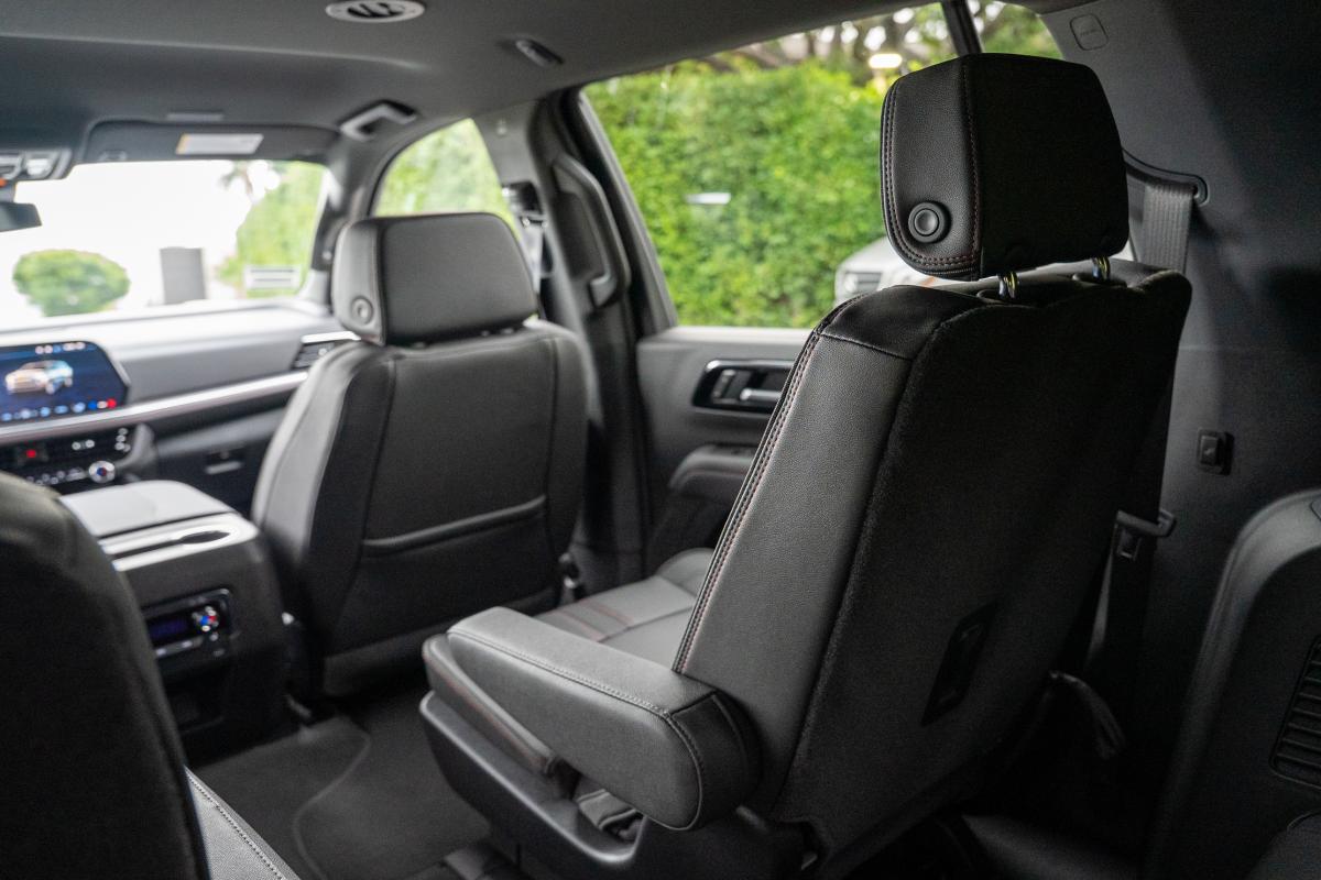 Chevrolet Suburban Rental in Los Angeles Thumbnail 