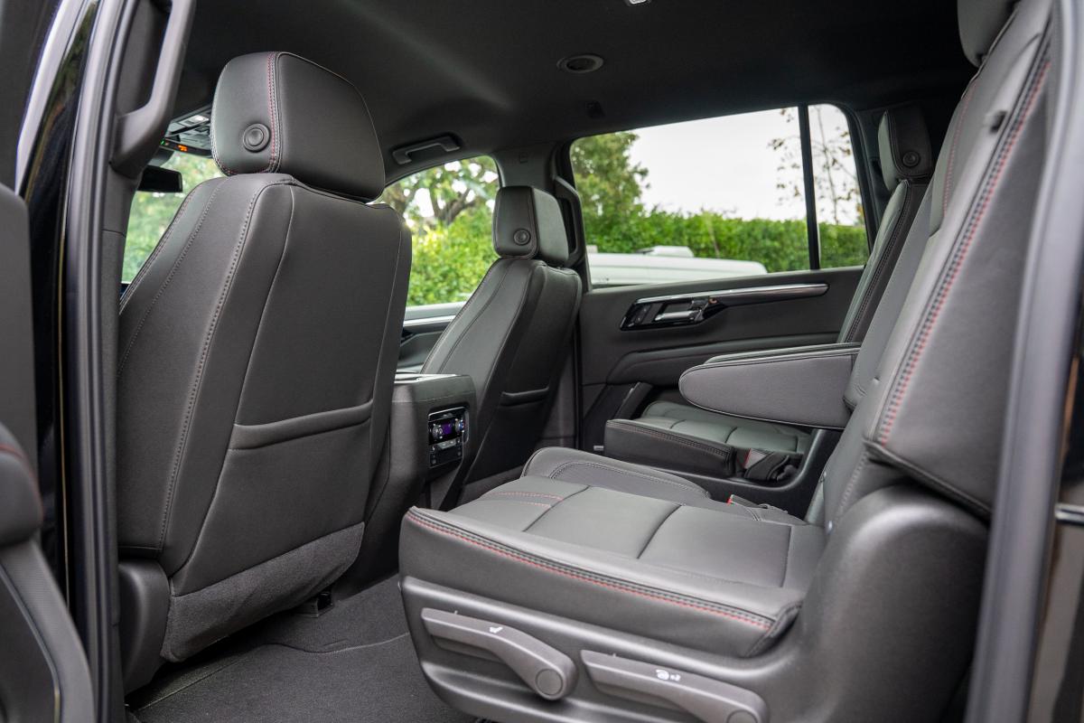 Chevrolet Suburban Rental in Los Angeles Thumbnail 