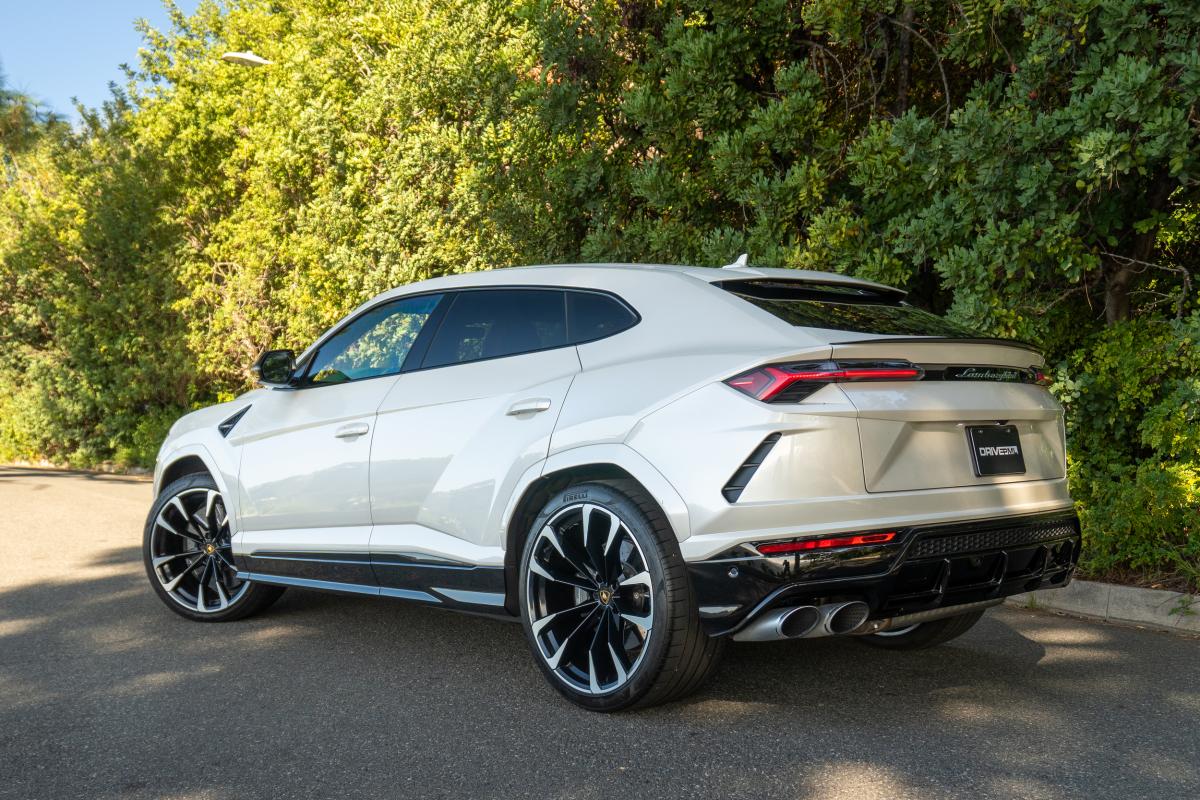 Lamborghini Urus Rental in Los Angeles Thumbnail 