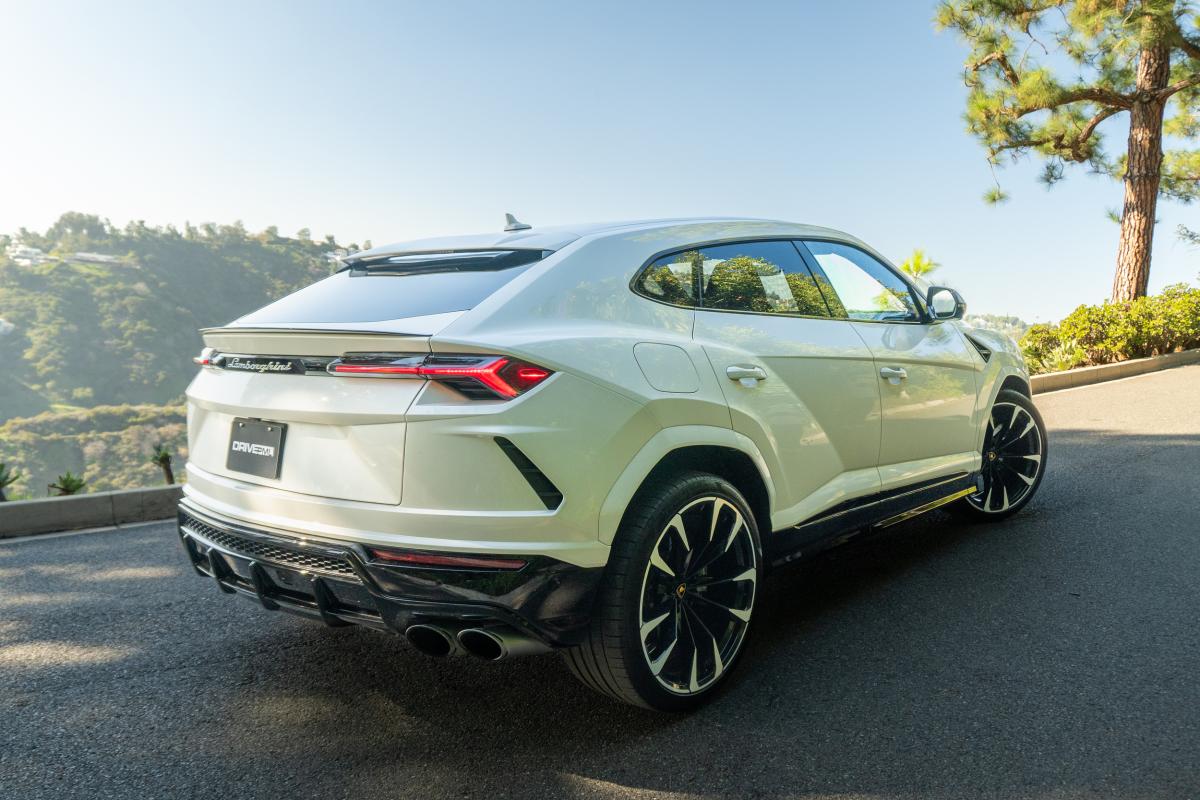 Lamborghini Urus Rental in Los Angeles Thumbnail 