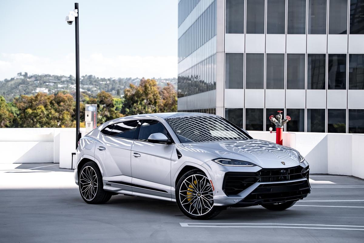 Lamborghini Urus Rental in Los Angeles Thumbnail 