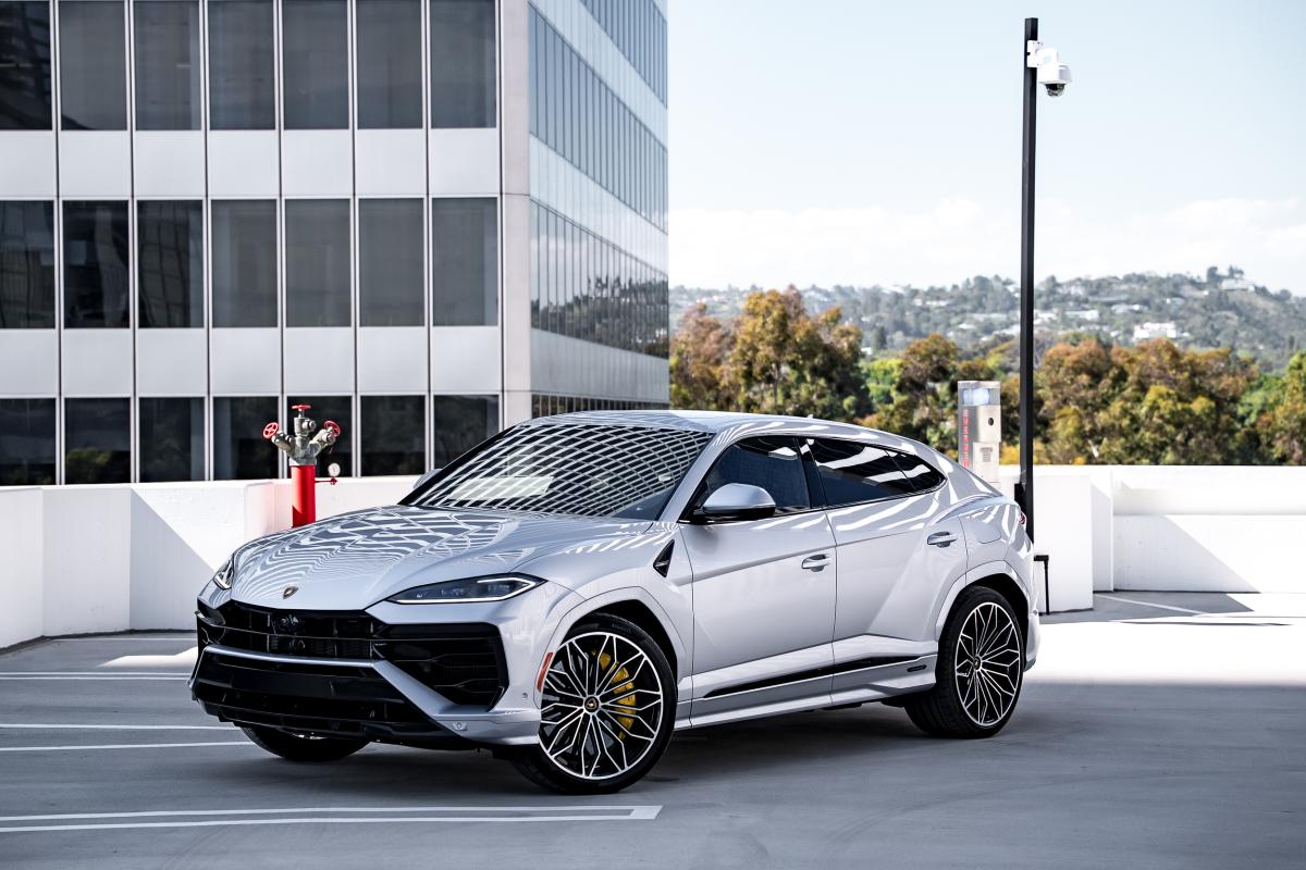 Lamborghini Urus Rental in Los Angeles Thumbnail 