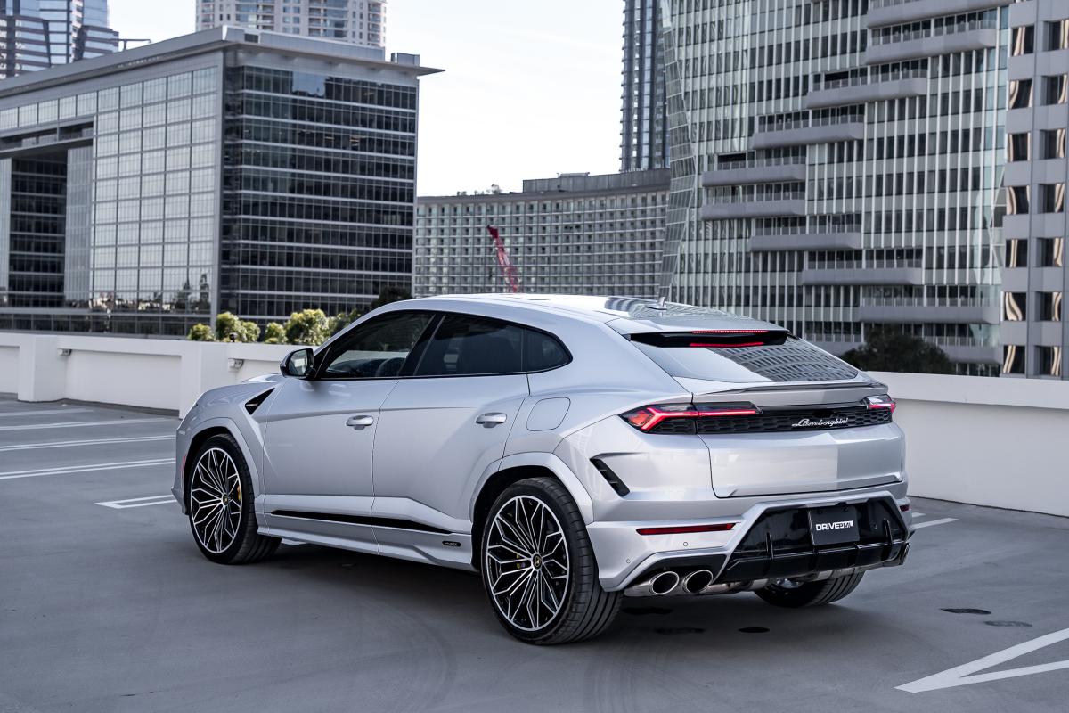 Lamborghini Urus Rental in Los Angeles Thumbnail 