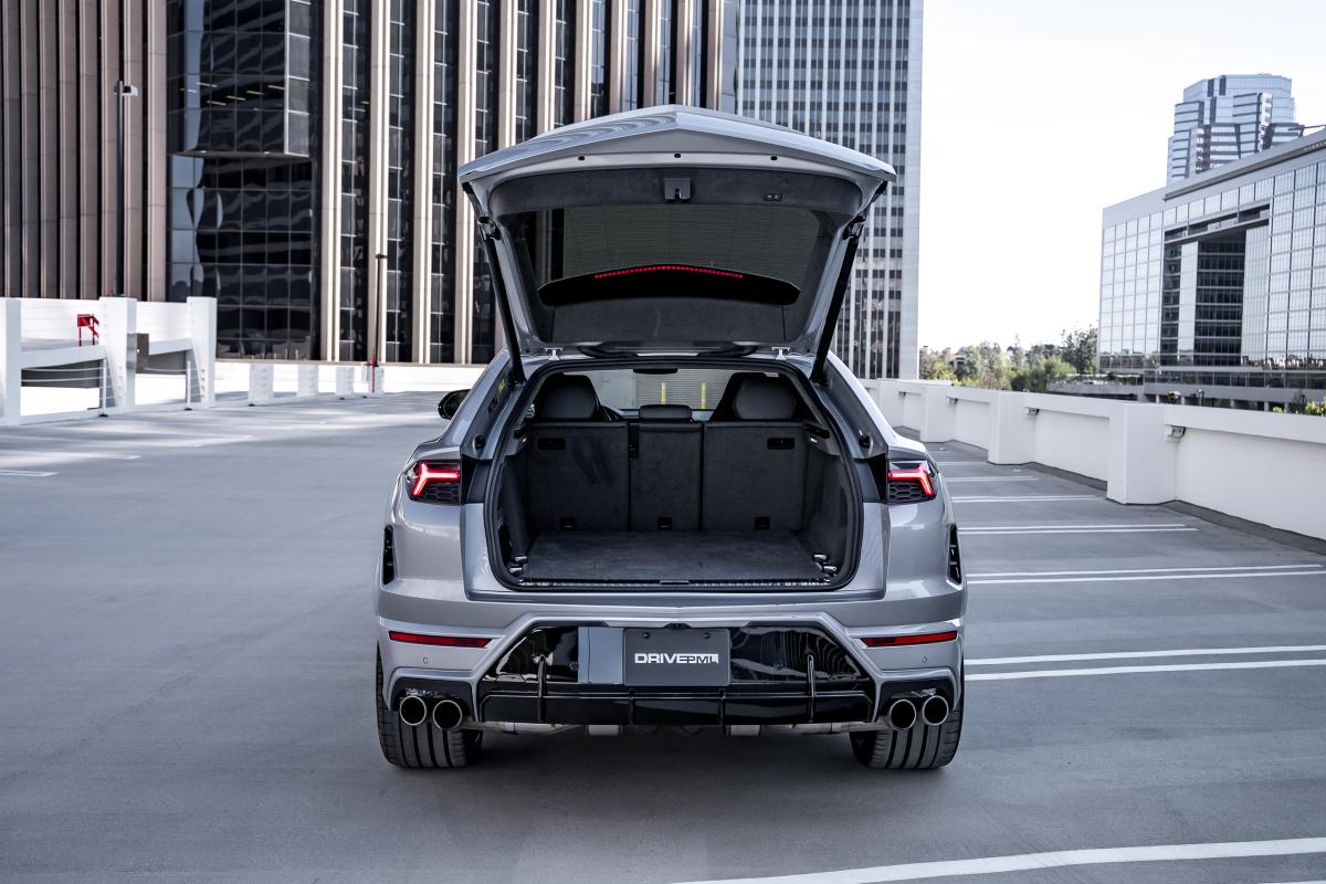 Lamborghini Urus Rental in Los Angeles Thumbnail 