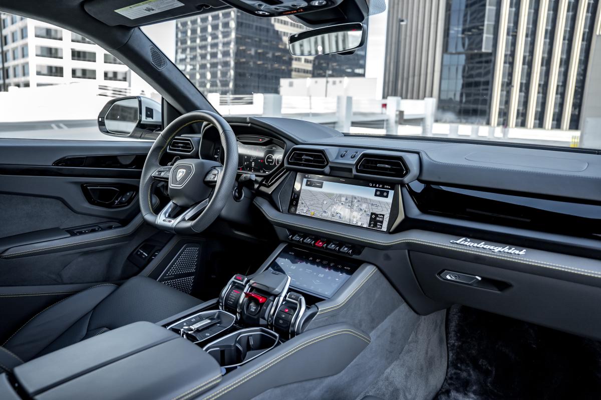 Lamborghini Urus Rental in Los Angeles Thumbnail 