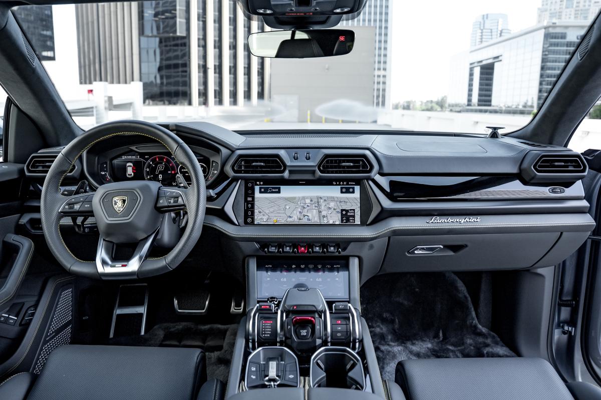 Lamborghini Urus Rental in Los Angeles Thumbnail 