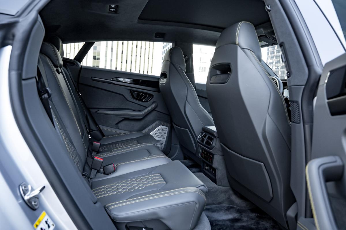 Lamborghini Urus Rental in Los Angeles Thumbnail 