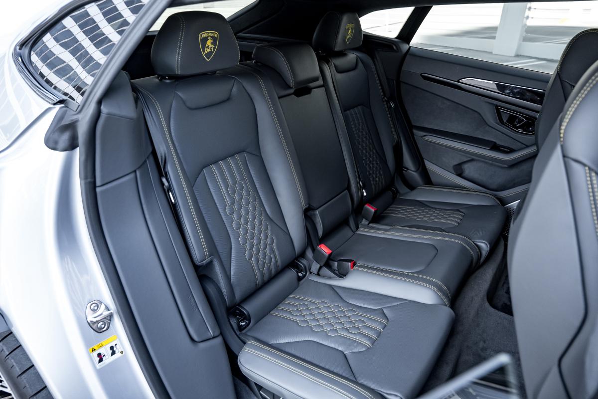 Lamborghini Urus Rental in Los Angeles Thumbnail 