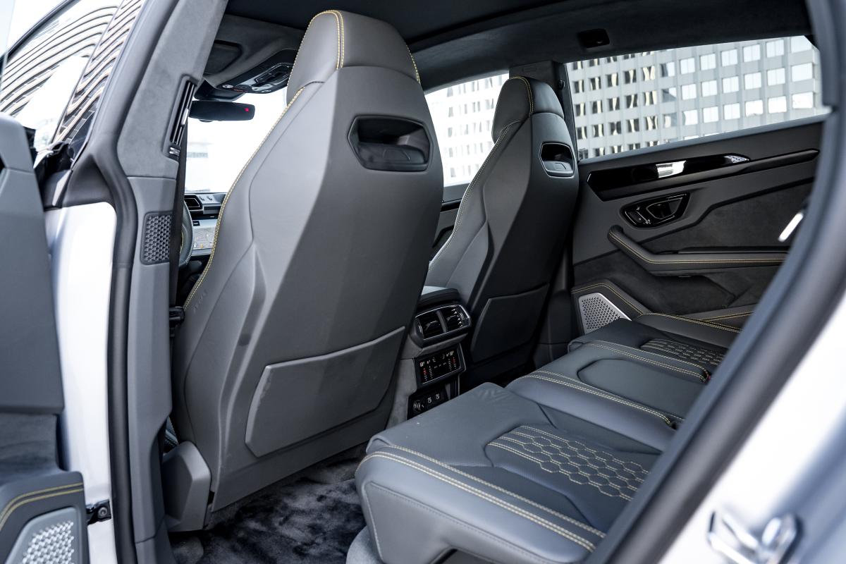 Lamborghini Urus Rental in Los Angeles Thumbnail 