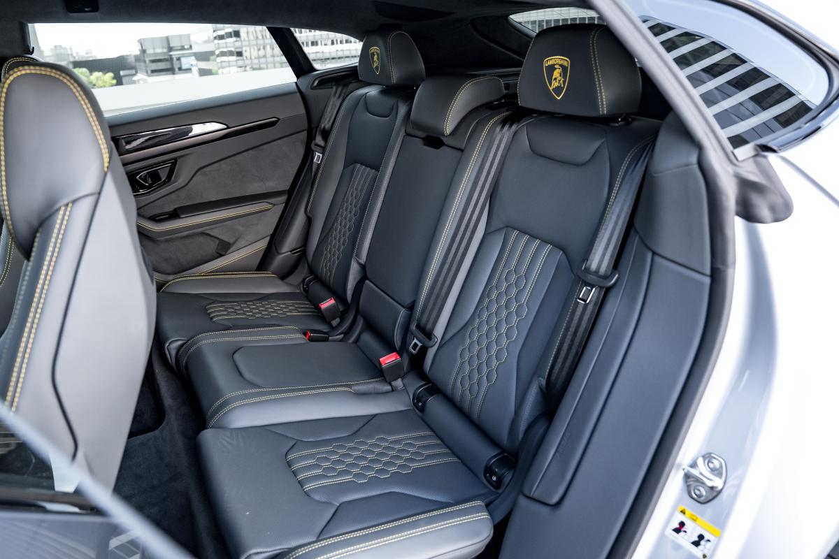 Lamborghini Urus Rental in Los Angeles Thumbnail 