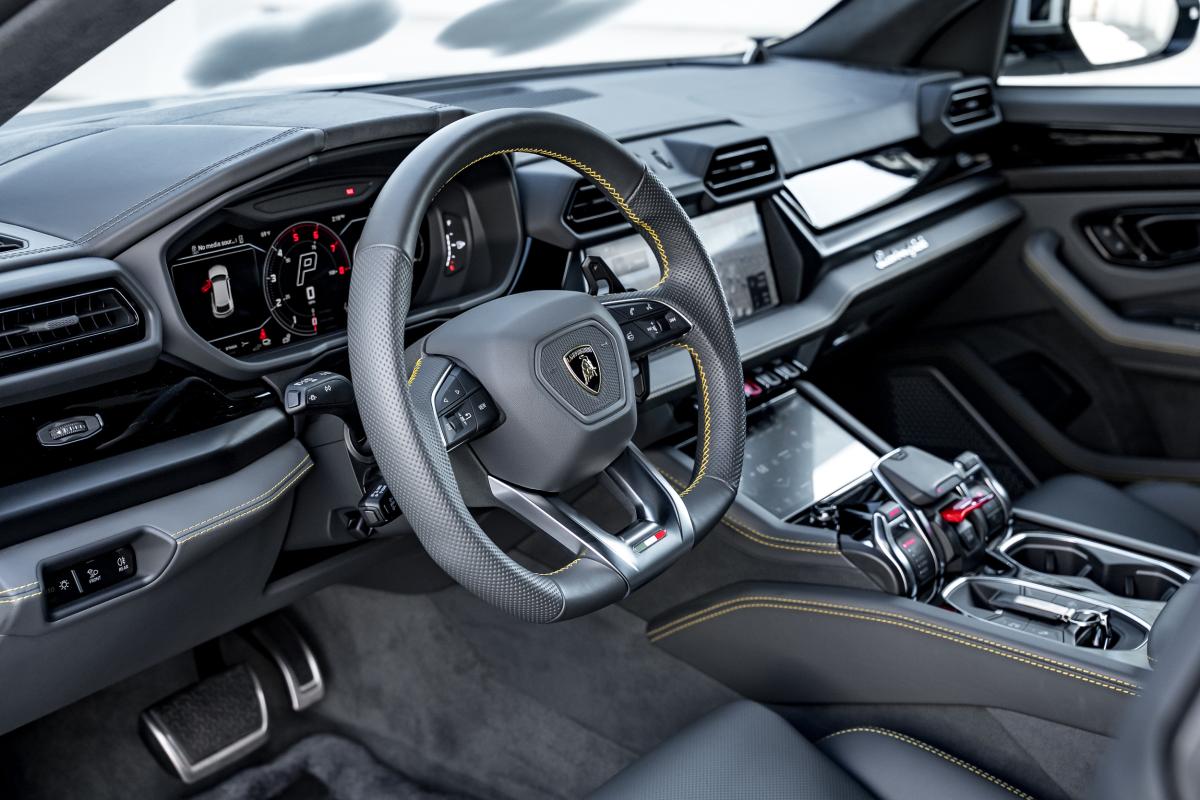 Lamborghini Urus Rental in Los Angeles Thumbnail 