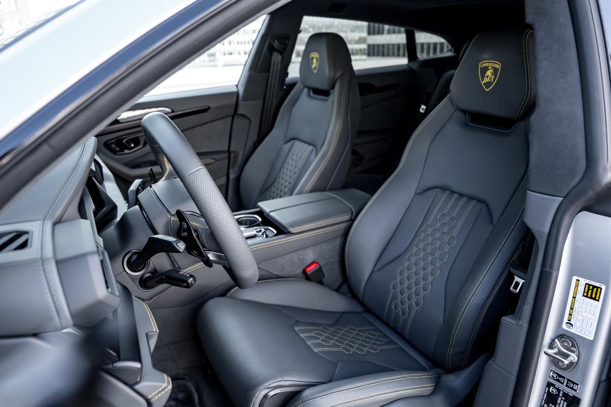 Lamborghini Urus Rental in Los Angeles Thumbnail 