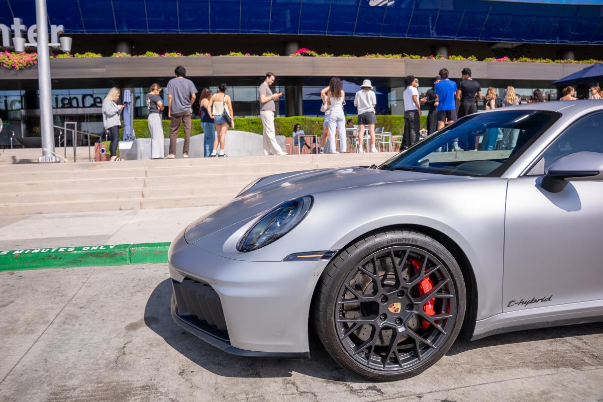 Porsche 911 Carrera GTS Rental in Los Angeles Thumbnail 