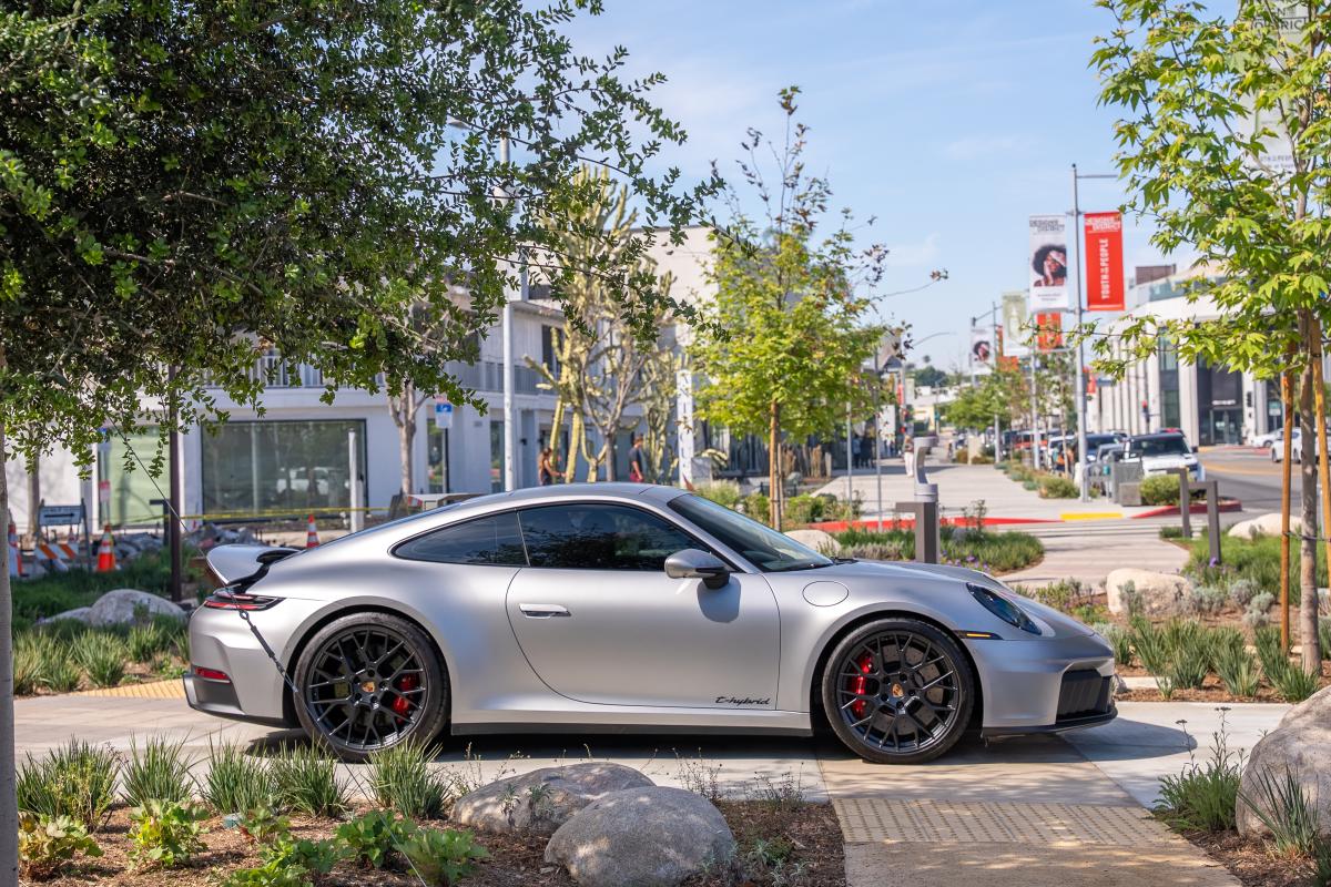 Porsche 911 Carrera GTS Rental in Los Angeles Thumbnail 