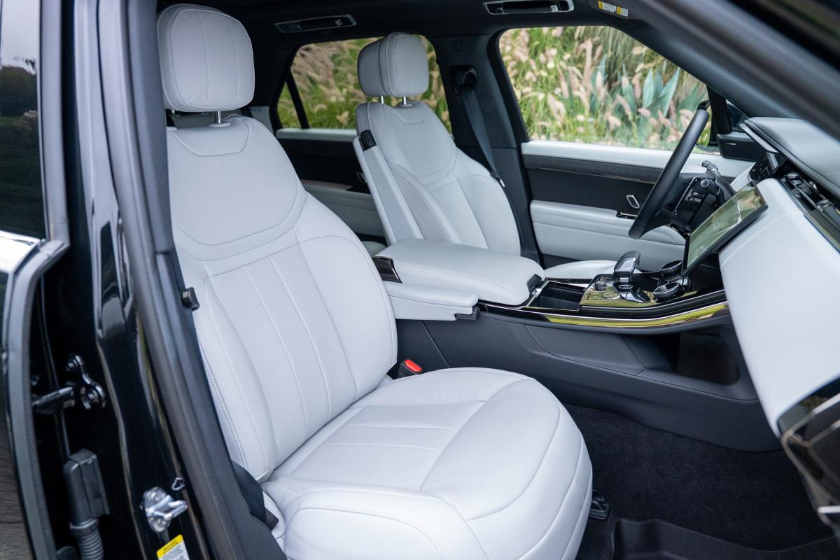 Range Rover Sport Rental in Los Angeles Thumbnail 