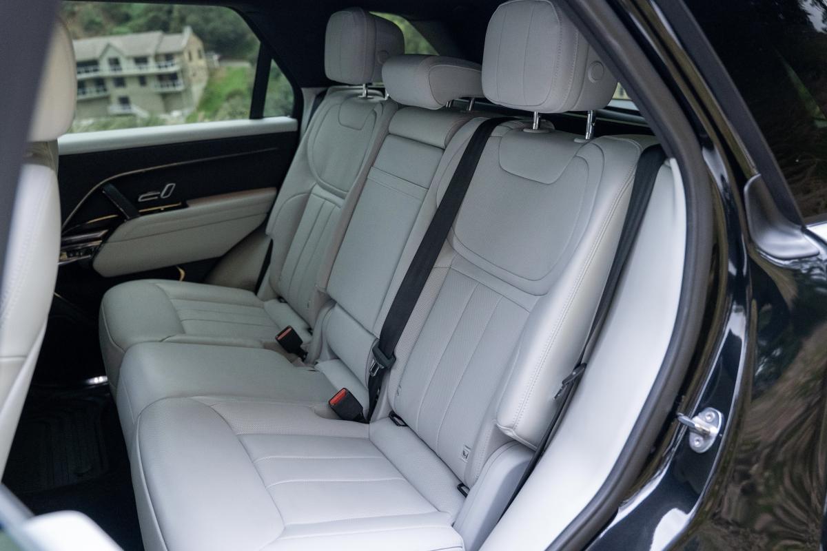 Range Rover Sport Rental in Los Angeles Thumbnail 