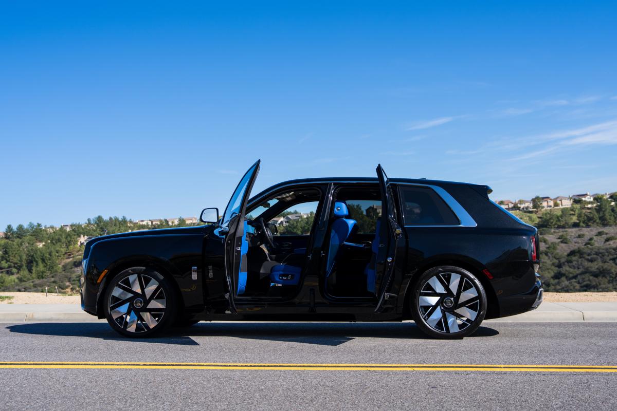 2025 Rolls Royce Cullinan Series II Rental in Los Angeles Thumbnail 