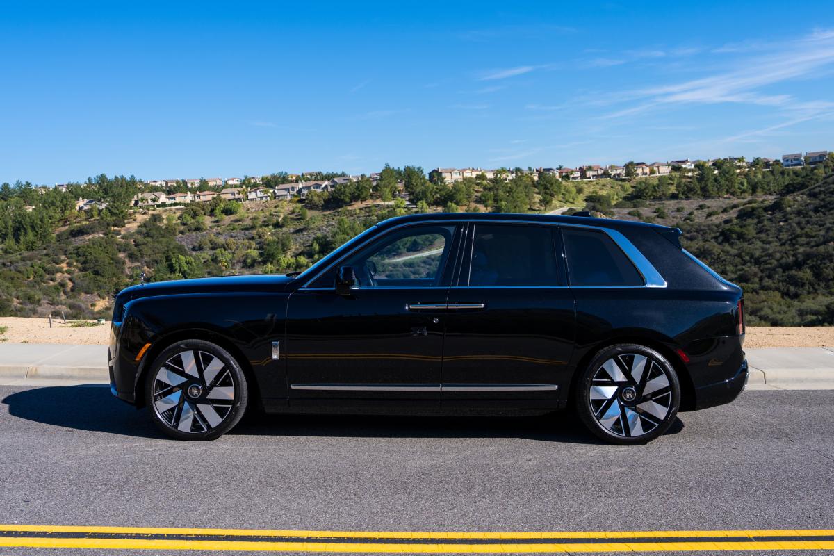 2025 Rolls Royce Cullinan Series II Rental in Los Angeles Thumbnail 