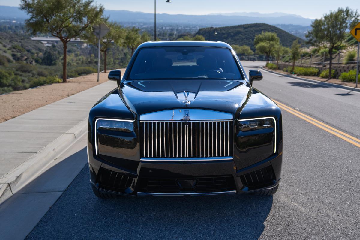 2025 Rolls Royce Cullinan Series II Rental in Los Angeles Thumbnail 