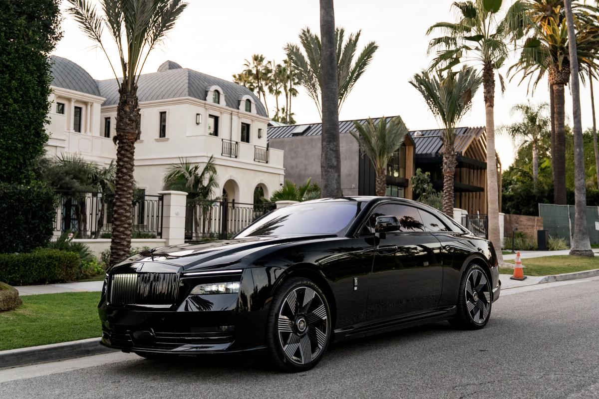 Rolls Royce Spectre for Rental in Los Angeles Thumbnail 