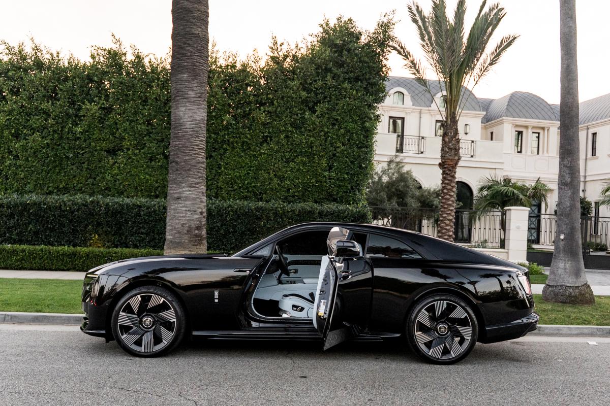 Rolls Royce Spectre for Rental in Los Angeles Thumbnail 